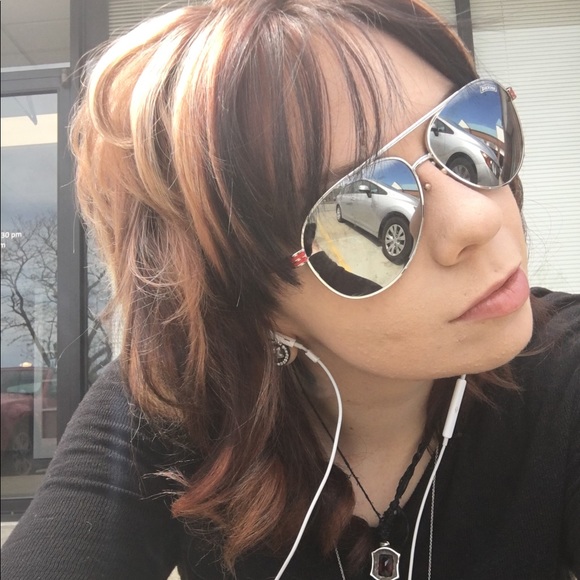 Hello - Picture 1 of 2